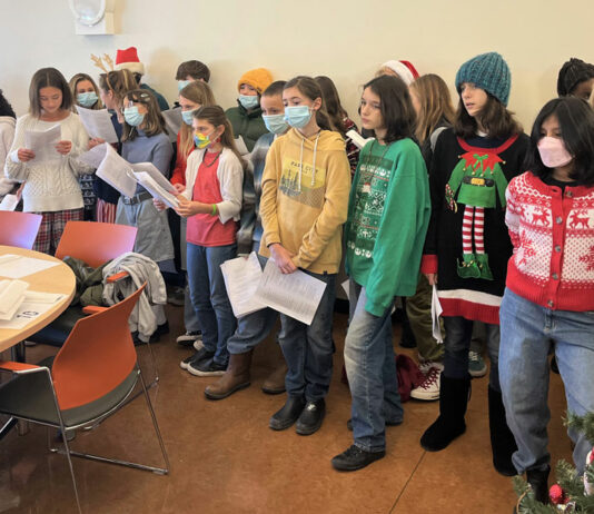 Students bring holiday cheer to seniors