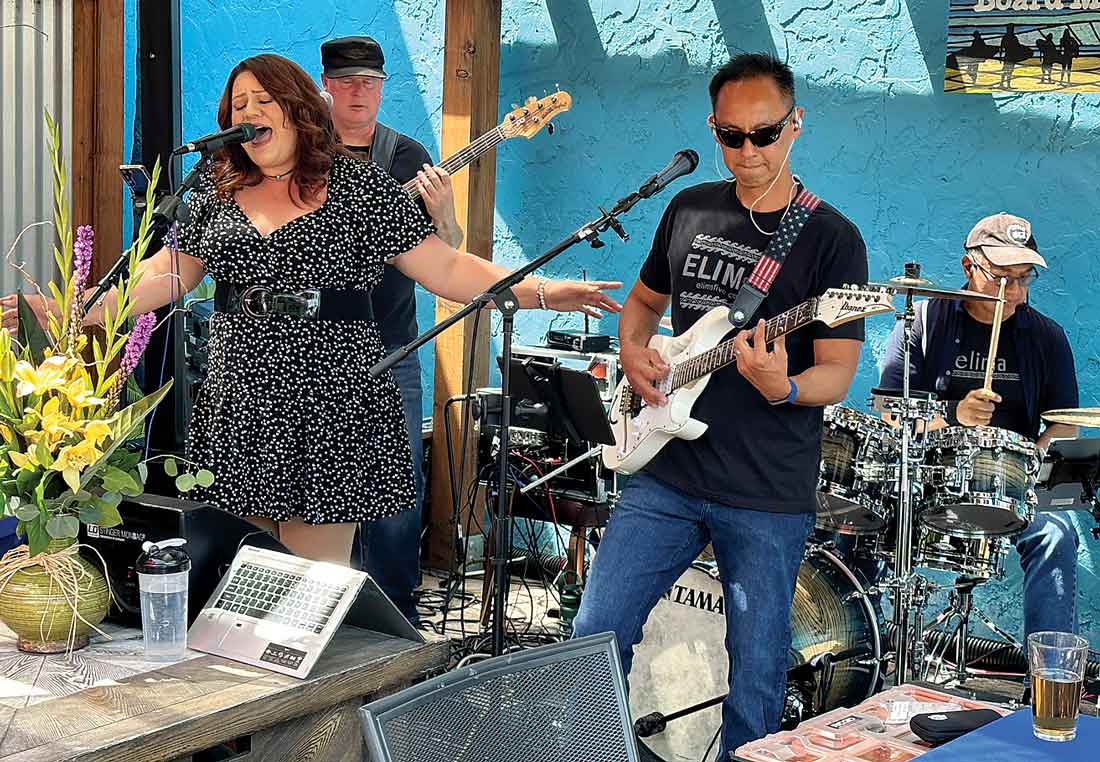 Wine Stroll draws more than 1,000 to downtown Hill Hill