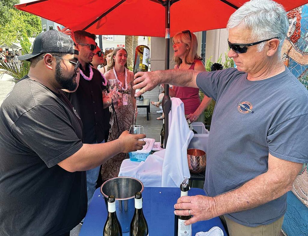 Wine Stroll draws more than 1,000 to downtown Hill Hill