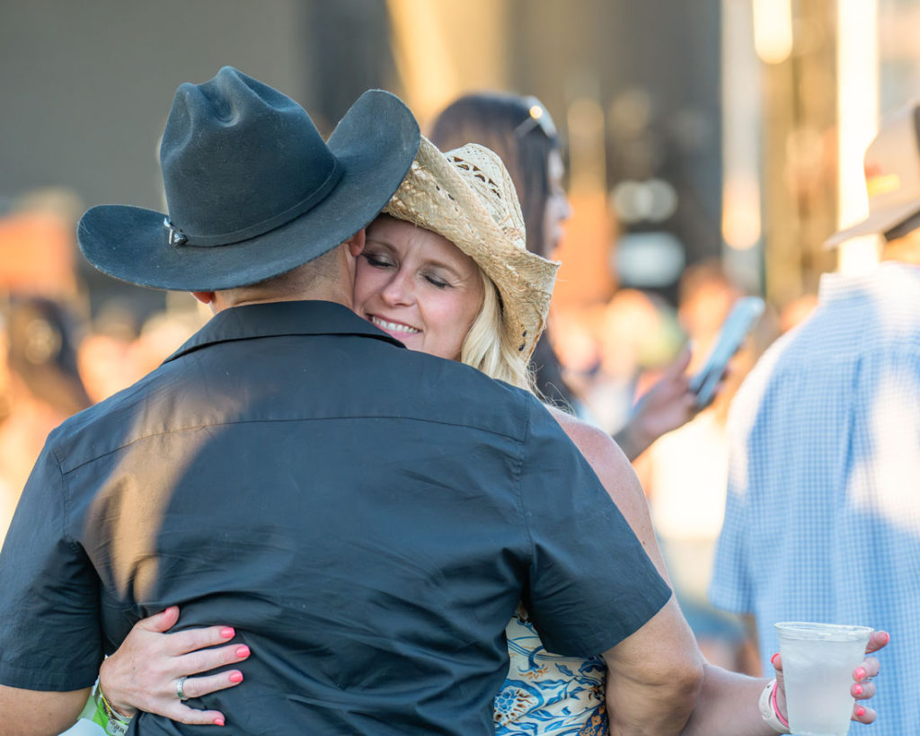 Image for display with article titled Country Music Fans Flock to Morgan Hill Festival