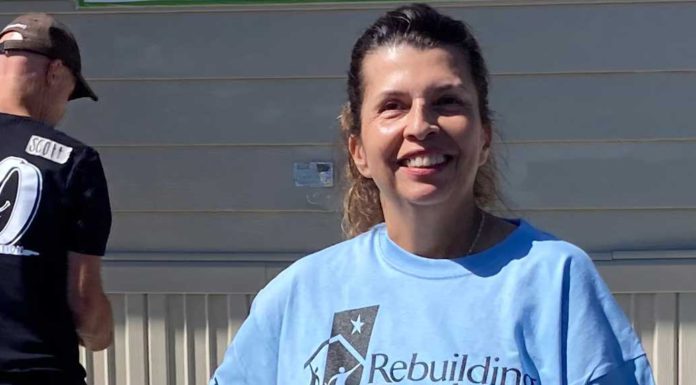 Sharks give back to South Valley homeowner