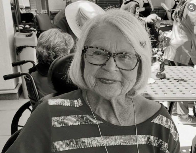 Former mayor Lorraine Barke dies